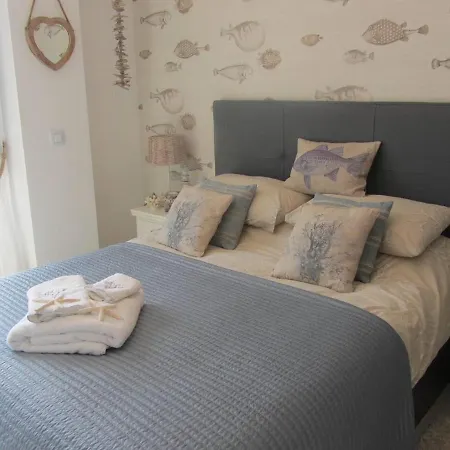 - Sleeps 4 Community Pool & Parking Apartment
