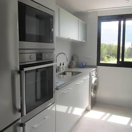 - Sleeps 4 Community Pool & Parking