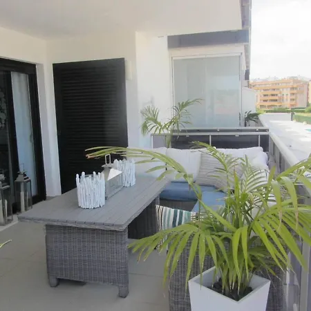- Sleeps 4 Community Pool & Parking * Denia