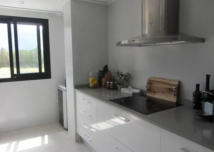 - Sleeps 4 Community Pool & Parking * Денія