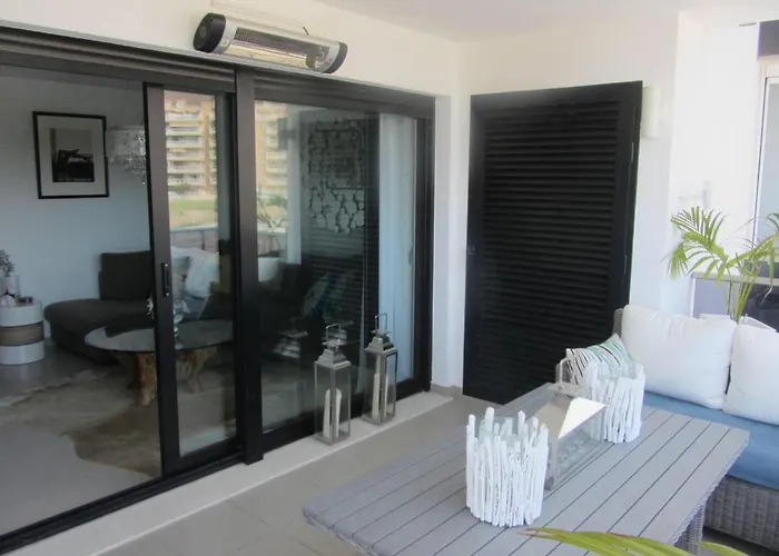- Sleeps 4 Community Pool & Parking Denia