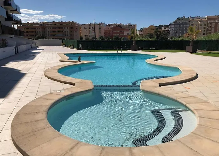 - Sleeps 4 Community Pool & Parking Apartment *
