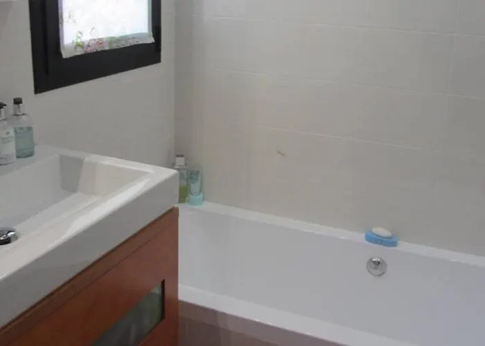 - Sleeps 4 Community Pool & Parking * Денія