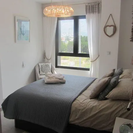 - Sleeps 4 Community Pool & Parking