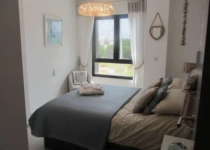 - Sleeps 4 Community Pool & Parking